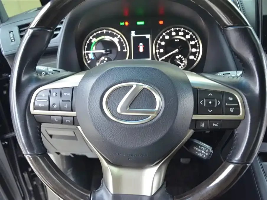 Lexus LM — фото 5