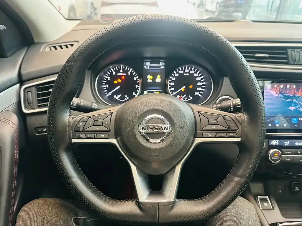 Nissan Qashqai — фото 10