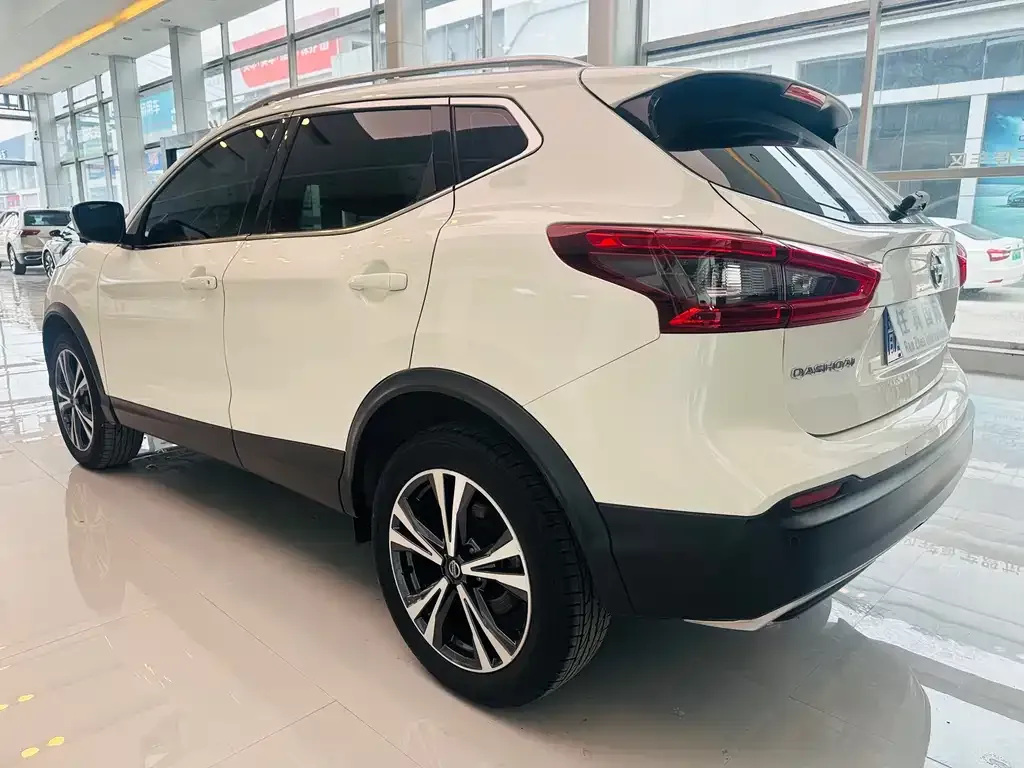Nissan Qashqai — фото 7