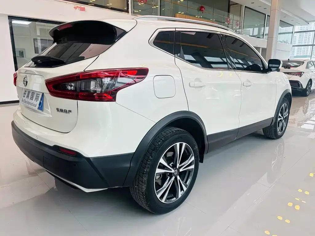Nissan Qashqai — фото 8