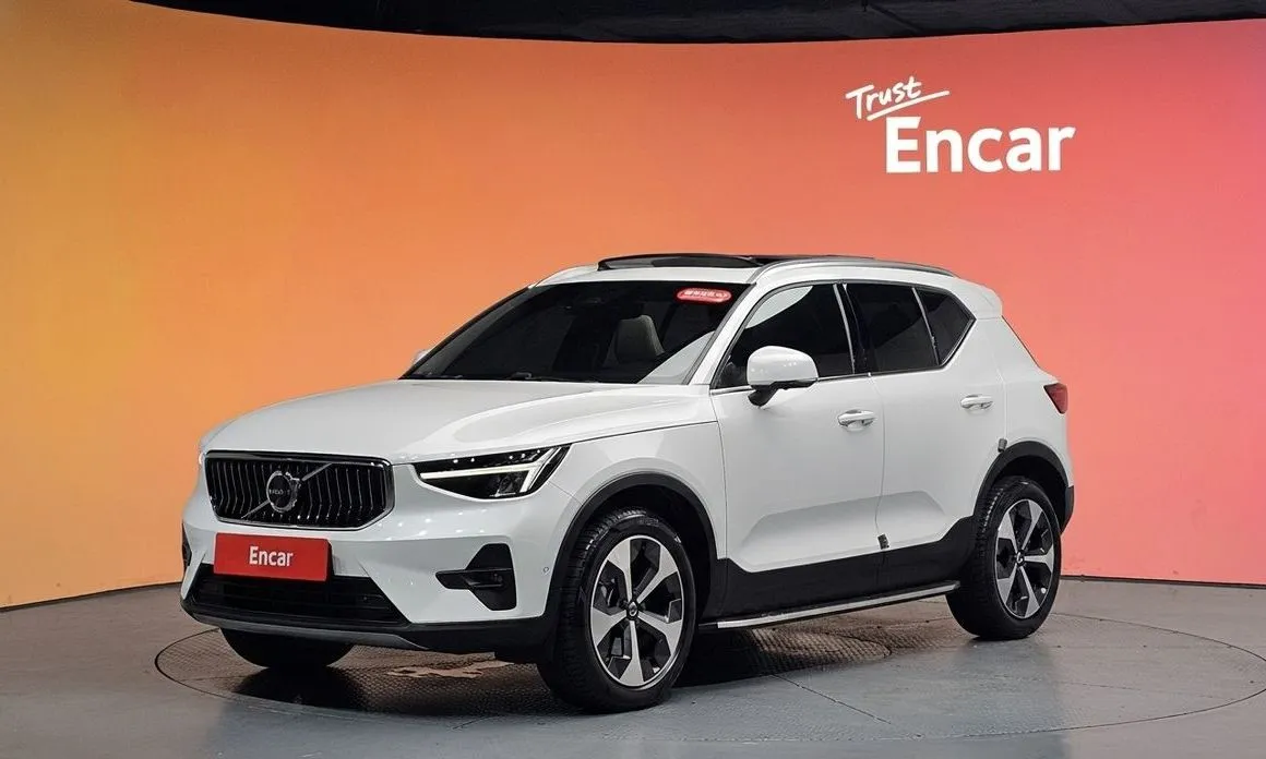 Volvo XC40 — фото 1