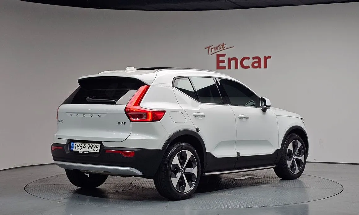 Volvo XC40 — фото 6