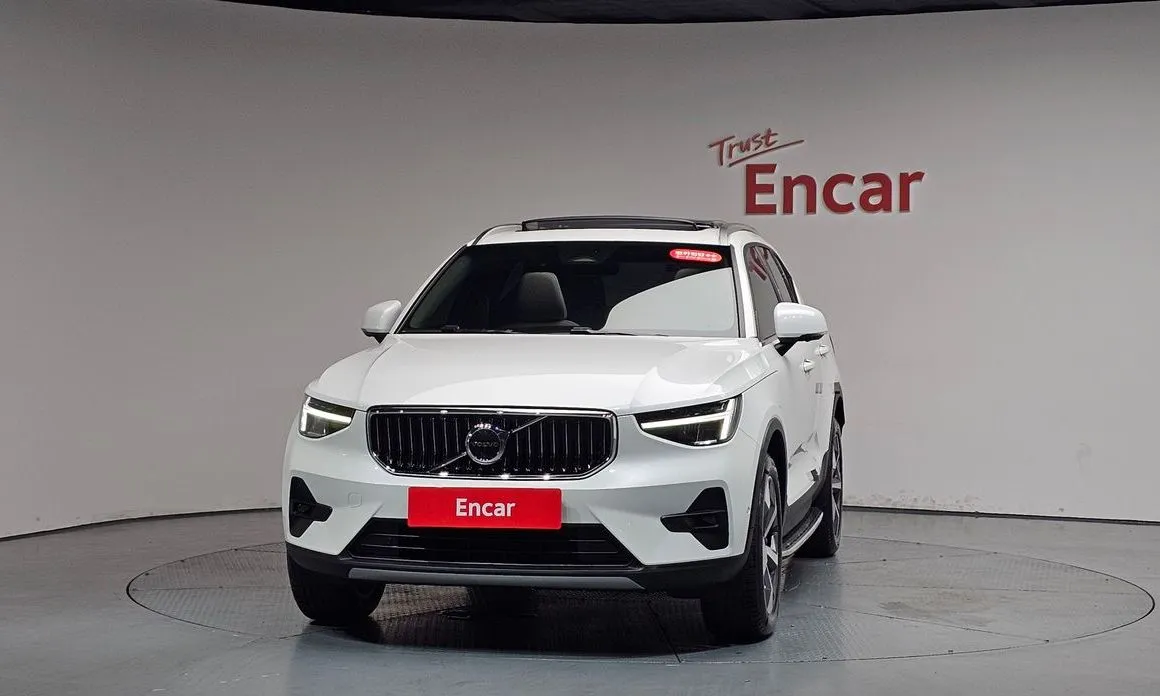 Volvo XC40 — фото 3