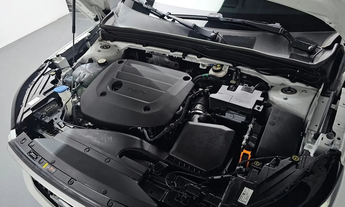 Volvo XC40 — фото 10