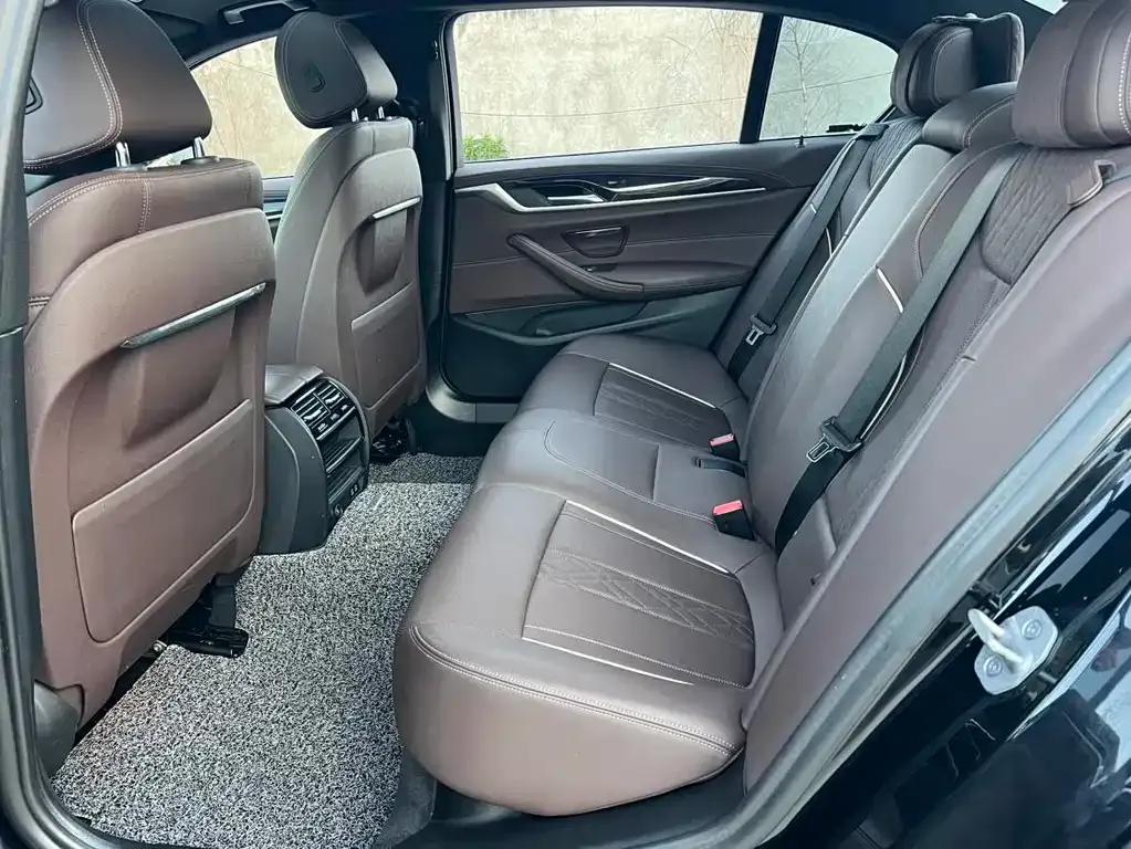 BMW 5 Series — фото 10