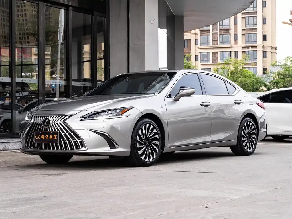 Lexus ES — фото 1