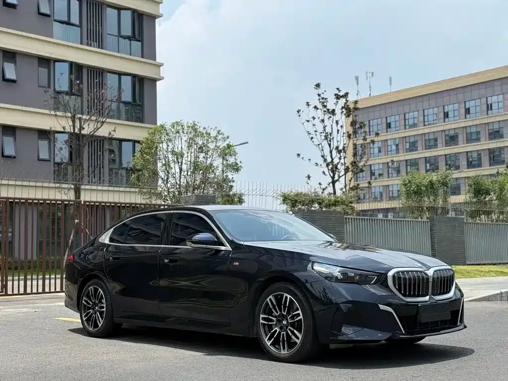 BMW 5 Series — фото 9