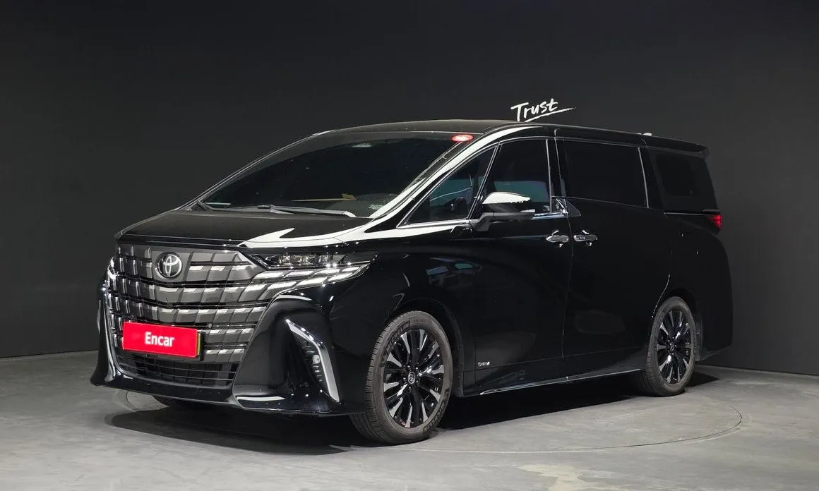 Toyota Alphard — фото 1