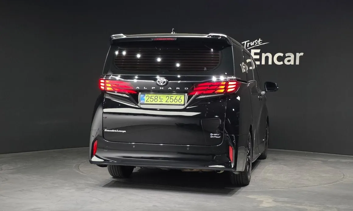 Toyota Alphard — фото 7