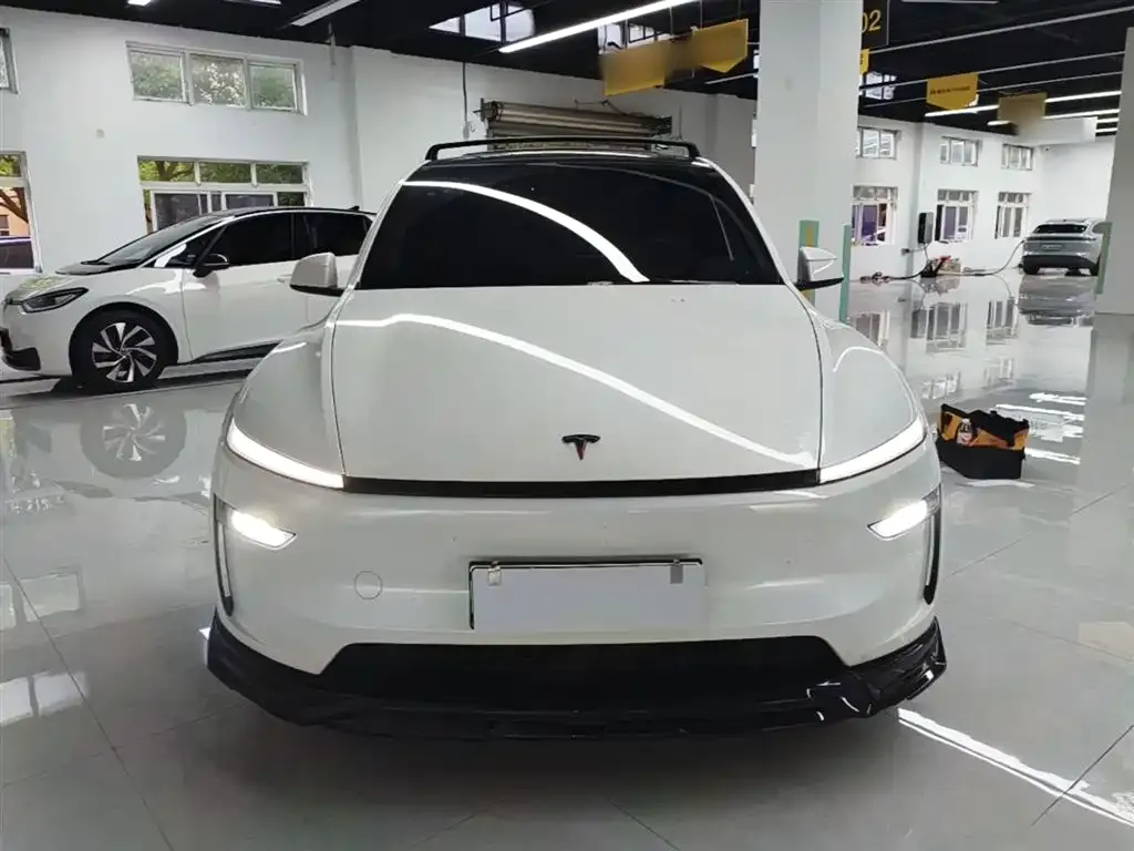 Tesla Model Y L — фото 9