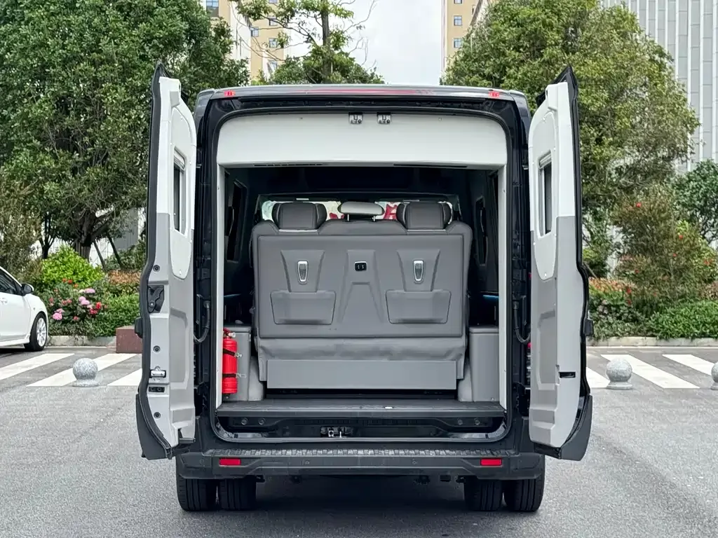 Ford Transit T8 — фото 5