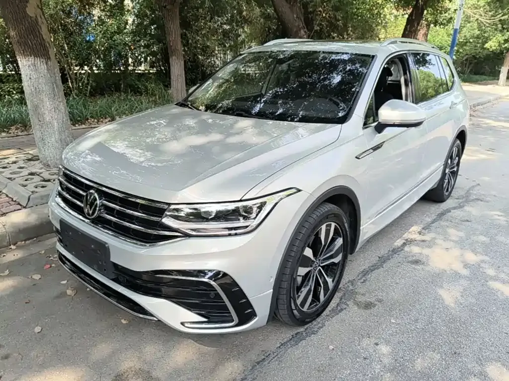 Volkswagen Tiguan L — фото 1