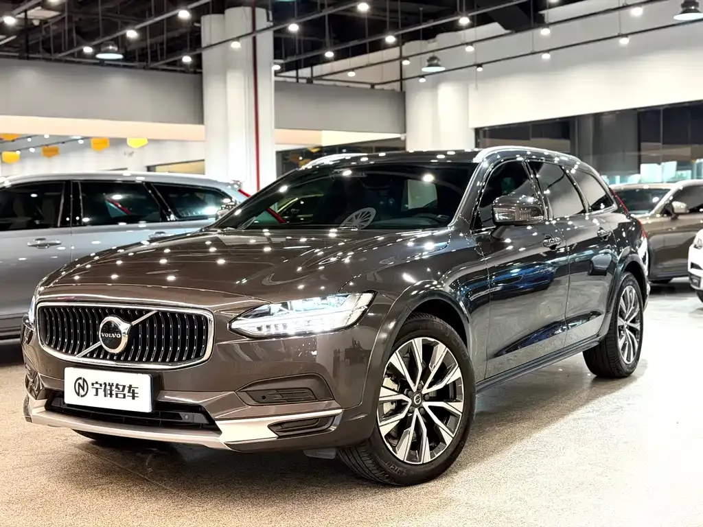 Volvo V90 — фото 1