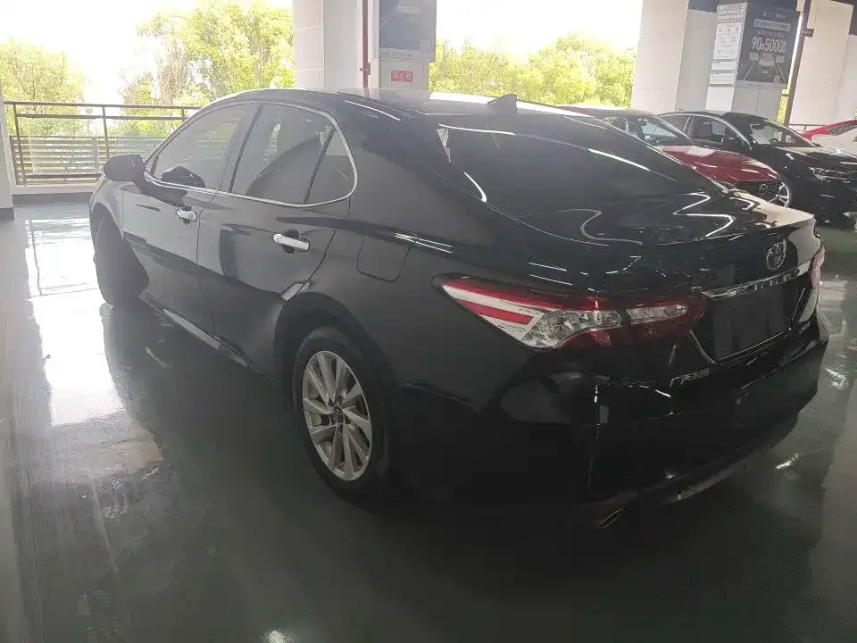 Toyota Camry — фото 3