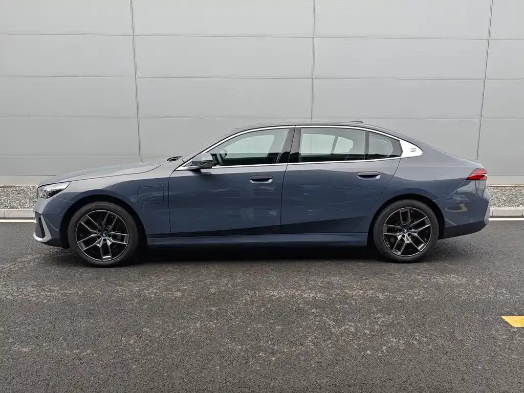 BMW i5 — фото 5