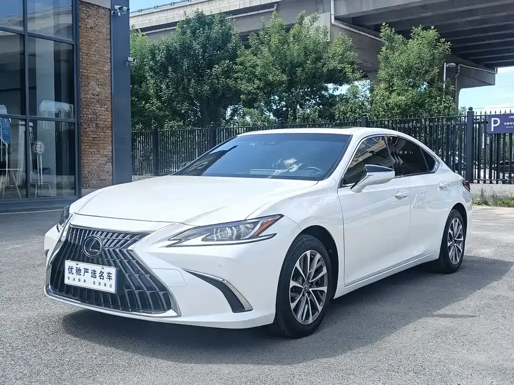 Lexus ES — фото 1