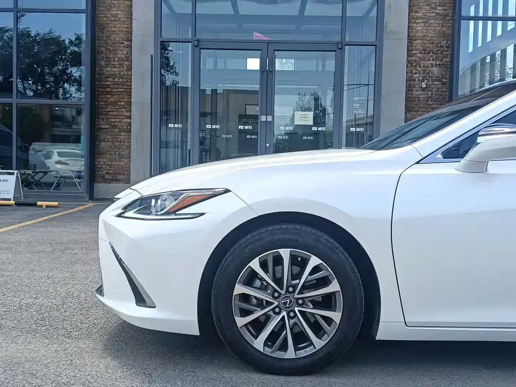 Lexus ES — фото 9