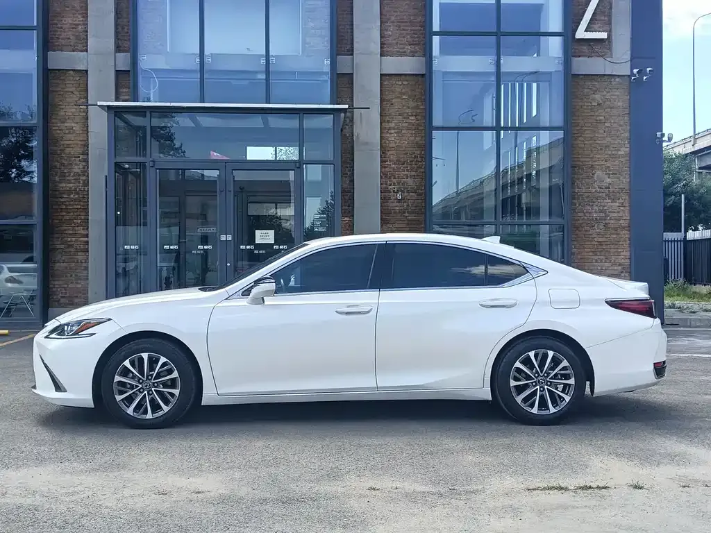 Lexus ES — фото 8