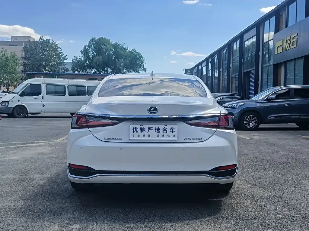 Lexus ES — фото 10