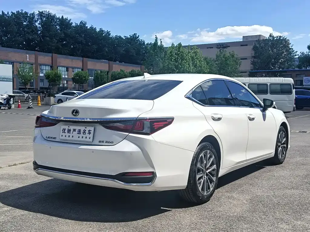 Lexus ES — фото 4