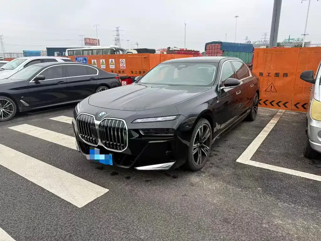 BMW 7 Series — фото 1