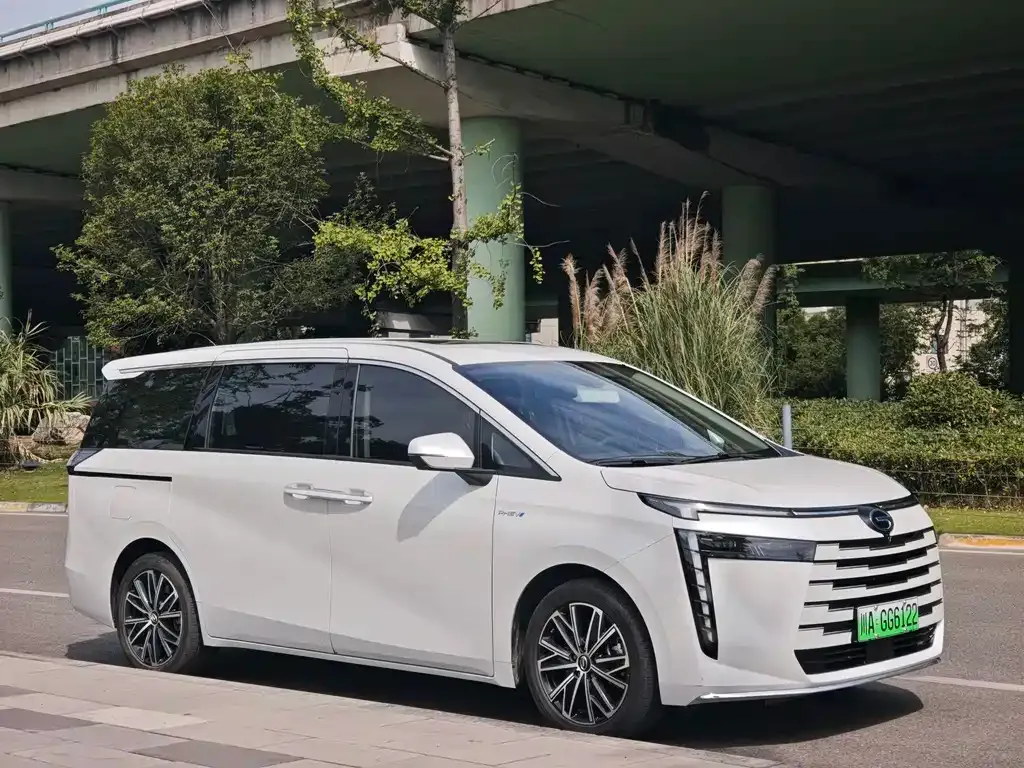 GAC Motor 传祺E8 PHEV — фото 6