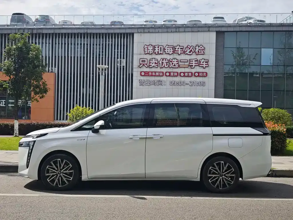 GAC Motor 传祺E8 PHEV — фото 3