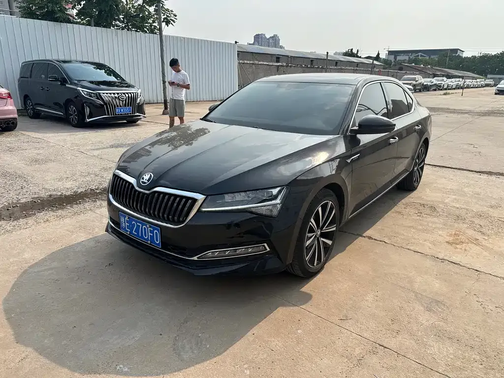 Skoda Superb — фото 1