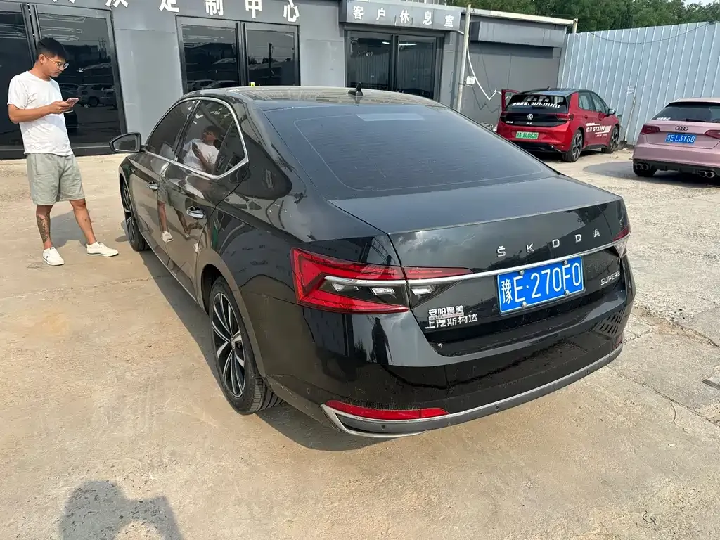 Skoda Superb — фото 4