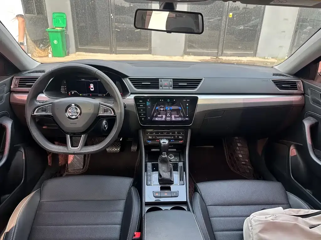 Skoda Superb — фото 2