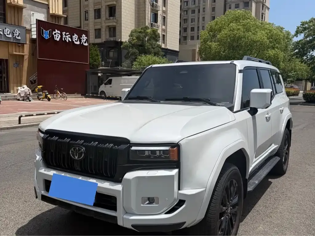 Toyota Prado — фото 1