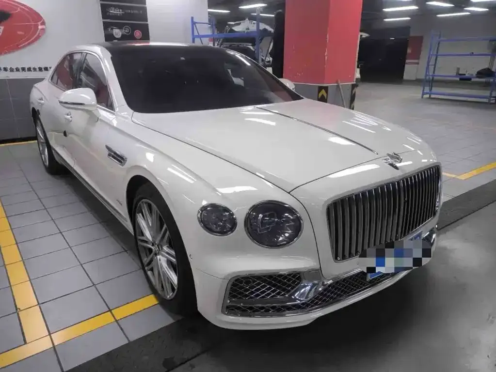 Bentley Flying Spur — фото 1