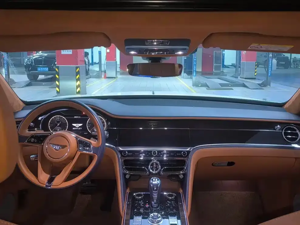 Bentley Flying Spur — фото 5