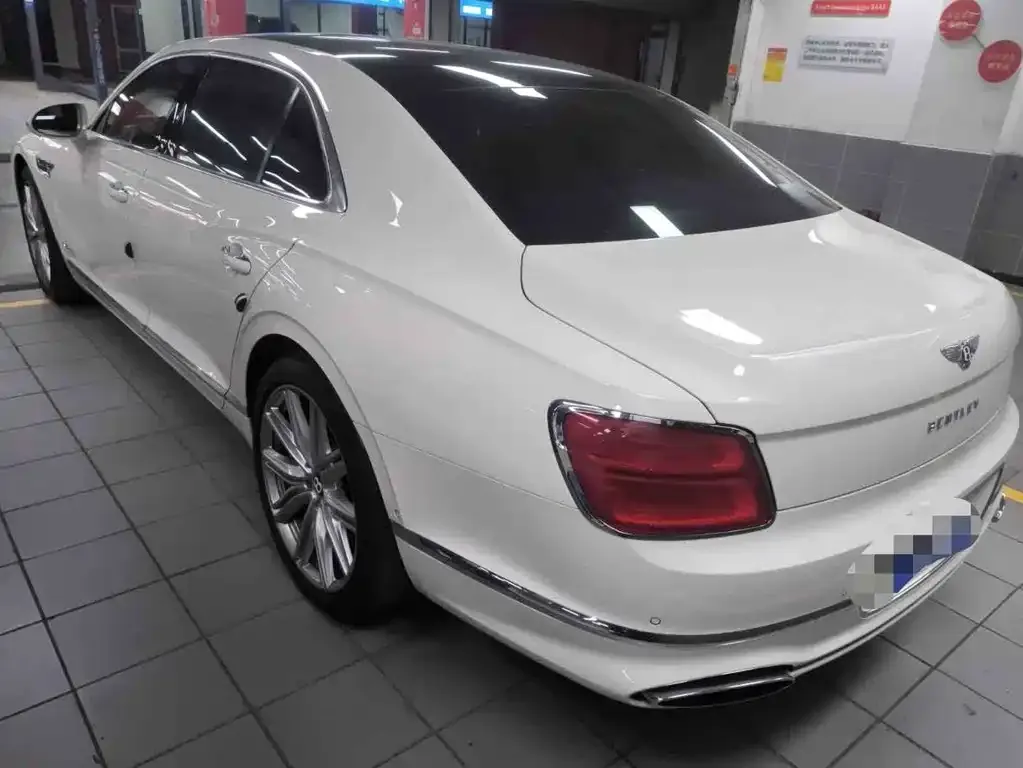 Bentley Flying Spur — фото 3