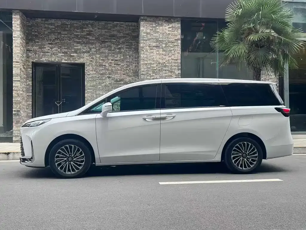 Buick GL8 Hybrid — фото 5
