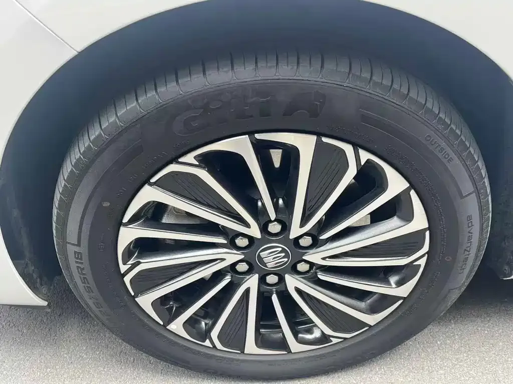 Buick GL8 Hybrid — фото 3