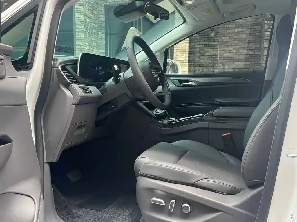 Buick GL8 Hybrid — фото 2