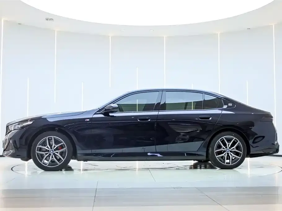 BMW i5 — фото 2