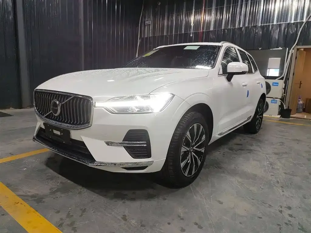 Volvo XC60 — фото 1