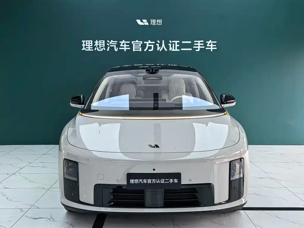 Li Auto i8 — фото 3