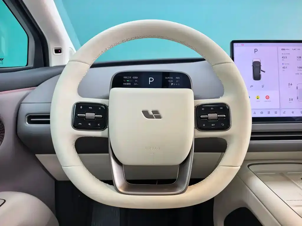 Li Auto i8 — фото 6