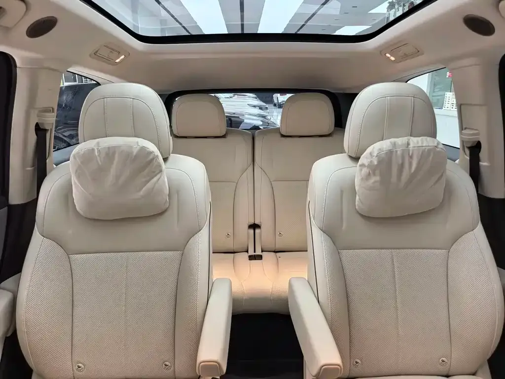 Li Auto i8 — фото 10