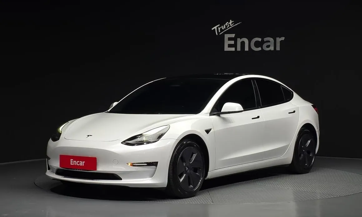 Tesla Model 3 — фото 1