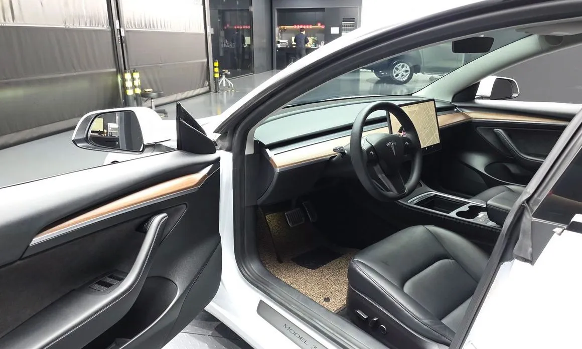 Tesla Model 3 — фото 10