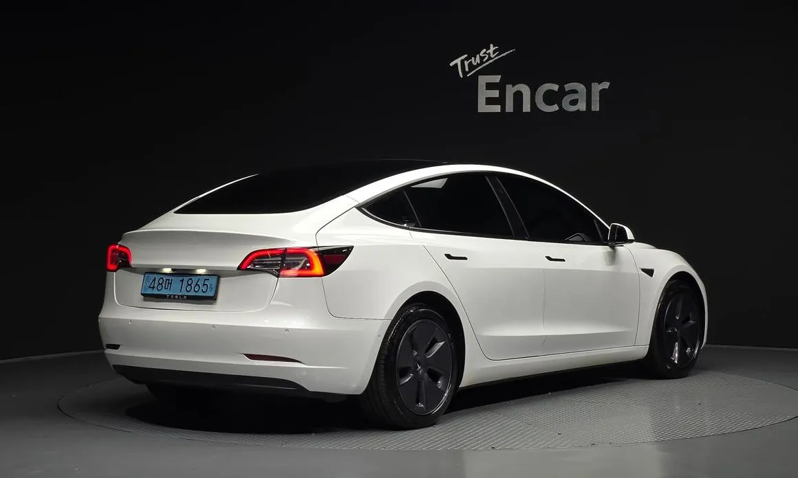 Tesla Model 3 — фото 4