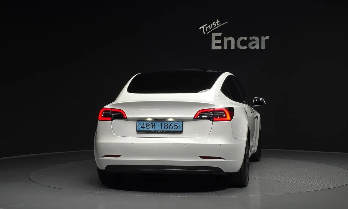 Tesla Model 3 — фото 8