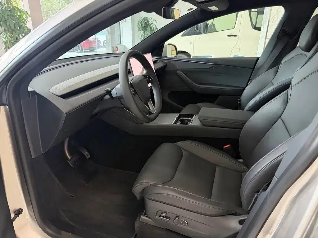 Tesla Model Y L — фото 2