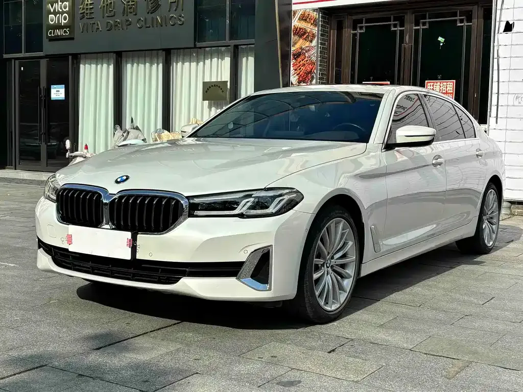 BMW 5 Series — фото 1