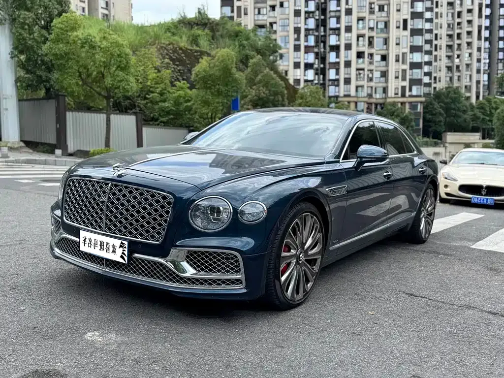 Bentley Flying Spur — фото 1