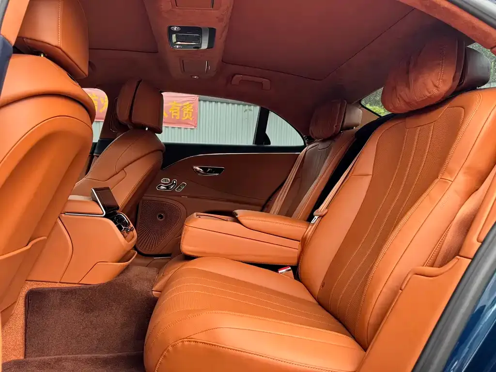 Bentley Flying Spur — фото 2